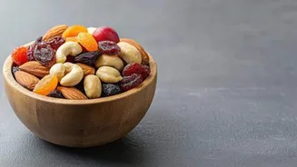 5 nuts and fruit combinations for healthy snacking
