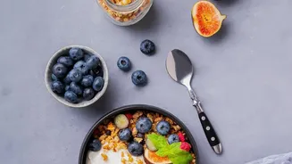 Five Breakfast Bowls Keep Yoghurt Interesting Across the Week