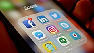 Mumbai: Amid Rising Mental Health Concerns, Maharashtra Govt Weighs Curbs On Children's Social Media Use