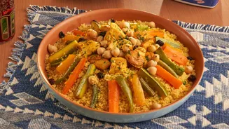 Cuscuz marroquino com frango rende um almoço completo e fácil