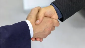 Simple handshake tips everyone should know