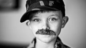 Se você vir seu filho desenhando um bigode e usando um celular, preocupe-se; saiba por que