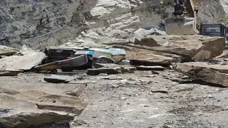 Himachal Pradesh hit by heavy rain, 102 roads closed