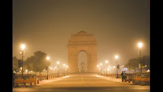 Dense Fog Disrupts Travel in Delhi and Agra During Winter Months