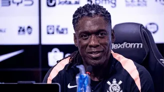 Seedorf nega influência de Memphis Depay em chegada ao Corinthians