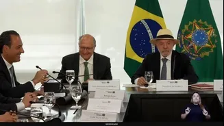 Em encontro com Lula, chefão da Stellantis comete gafe após falha de microfone: ‘deve ser de origem asiática, a bateria’