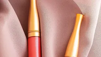 The New Beauty Mood: Soft Skin And Gloss