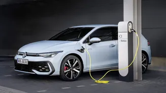VW Golf elétrico está com design definido e já tem data de estreia