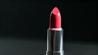 रूखे होंठों के लिए सर्वश्रेष्ठ हाइड्रेटिंग लिपस्टिक