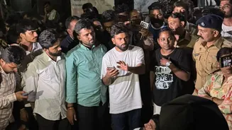 Maharashtra High Court Clerk Exam Row: Abhijeet Dipke Joins Protest, Candidates Demand Re-Test Over Glitches