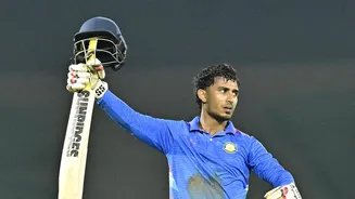 Listing batters with 800-plus runs in a VHT season