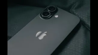 Tesla Investor Recommends Buying iPhone 17 Ahead of Price Hike
