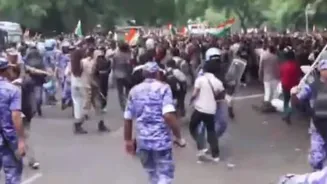 Delhi Jantar Mantar protest: जंतर मंतरवर जमलेल्या आंदोलक तरुणांवर दिल्ली पोलिसांकडून लाठ्या चालवण्यास सुरुवात
