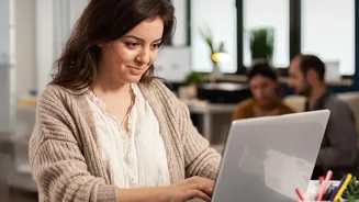 Asynchronous work habits enable hybrid employees to communicate clearly without scheduling video calls