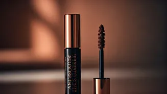 The Minimal Makeup Trend Loves Brown Mascara