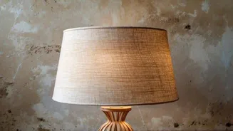 Create lampshades with woven grass, we tell you how