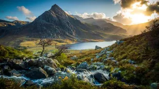 Hiking in Snowdonia: Scenic routes worth exploring