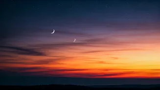 Cosmic Dance: Witness the Majestic Pairing of Jupiter and the Moon at Sunset