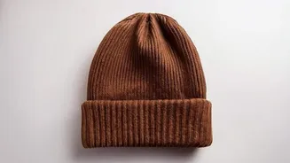 Winter accessories: How to style knit hats