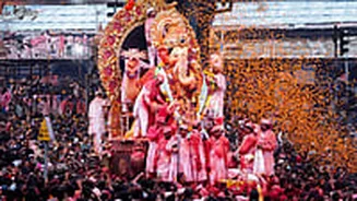 Mumbai Ganesh Visarjan 2026: Lalbaugcha Raja & Other Idols To Receive Grand Pushpavrushti Tribute By Shroff Building Inspired By Chhatrapati Shivaj...