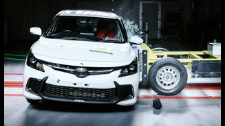 Carro da Toyota zera em avaliação de segurança e tem crash-test interrompido