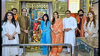 Ahead Of Mumbai BMC Polls 2026, Uddhav & Raj Thackeray Along With Family Offer Prayers At Mumbadevi | WATCH