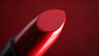 Blurred Lipstick: Get the Soft-Focus Look