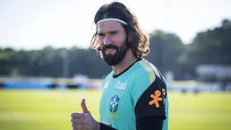 Alisson rasga elogios a Ancelotti: ‘Presença muito forte’