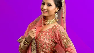 Style bold maang tikkas with simple looks