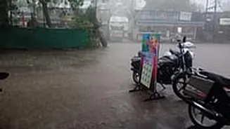 Chennai Weather Update: Light To Moderate Rainfall Is Predicted In The City & Its Surrounding Areas; IMD Issues Orange Alert