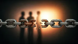 Spotting Fake Friends: 10 Toxic Traits Masquerading as Genuine Connection