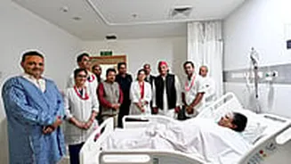 SP Chief Akhilesh Yadav Visits Burnt BJP MLA Anupama Jaiswal In Lucknow Hospital, Says Humanitarian Concerns Come First Over Politics