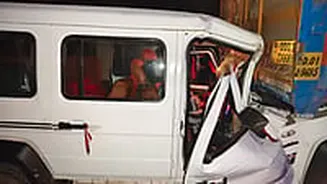 MP News: 4 Dead & 12 Injured After Trax Cruiser, Carrying Family To Prayagraj For 'Asthi Visarjan', Hits Container Truck On Near Maihar NH-30