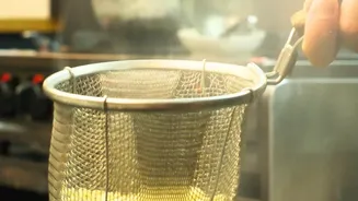 Food Heating In Microwaves: Why Temperature Can Vary Across The Dish