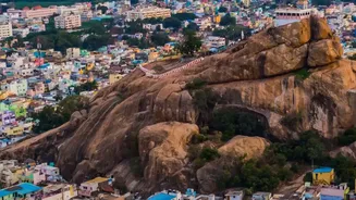 What Young Travellers Should Check Before Booking Bengaluru-Hyderabad