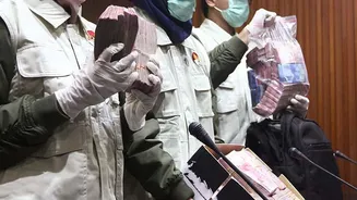 KPK Segel Ruang Kerja Bupati Lombok Barat