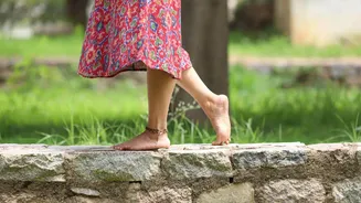 5 surprising benefits of walking barefoot
