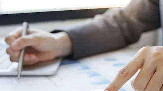 How Early-Career Professionals Pick Between Section 80C And New Tax Regime