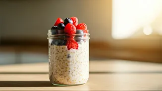 Effortless Summer Mornings: High-Fibre Overnight Oats With Berries