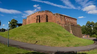 Ponte medieval de 800 anos é encontrada sob castelo na Inglaterra