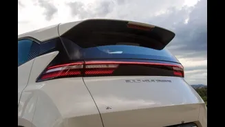 ‘Básico’ em nacional, limpador traseiro é raro em carro chinês; como resolver?