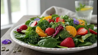 Why Nutrition Experts Recommend Pairing Greens With Vitamin C Foods
