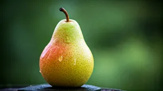 Why Snacking On Pears Effortlessly Improves Monsoon Digestion
