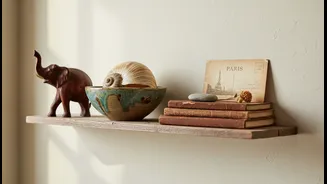 Souvenir Displays Feel Intentional When Heights And Shapes Are Varied