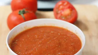 O segredo para deixar o molho de tomate menos ácido não é açúcar