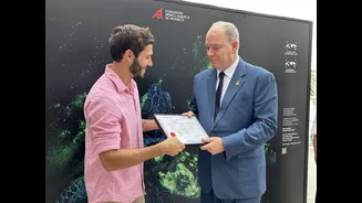 Fotógrafo brasileiro recebe prêmio internacional com drama de tubarões