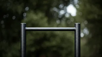 Calisthenics Coaches Recommend Negative Pull Ups For Beginner Strength Building