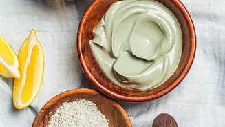 How To Mix A Masoor Dal And Honey Face Mask