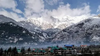 Fresh Snowfall Covers Manali's Peaks, Bringing Early Winter Chill