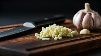 7 Garlic Cutting Techniques: Mastering the Kitchen Staple